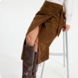 NWT Gorgeous COMMENSE Faux Suede Skirt XS